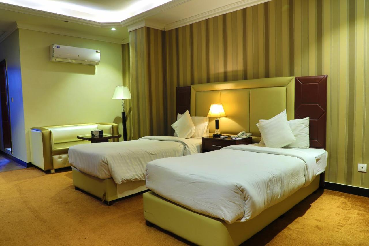 Gujranwala Rachna Hotel מראה חיצוני תמונה